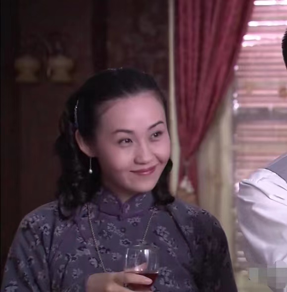 地上地下演员表(地上地下电视剧演员名单表)