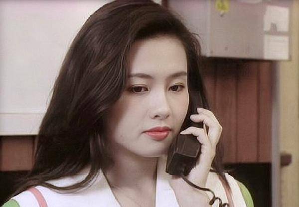 不扣钮扣的女孩(李丽珍演的不扣纽扣的女孩)
