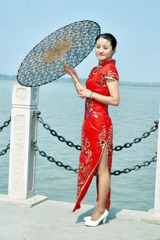 人妻2(妻子招待丈夫朋友)